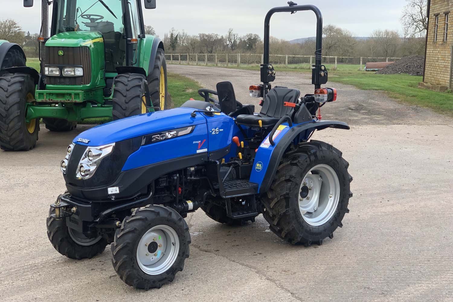 Kompakttraktor SOLIS 26 neu – Bild 2