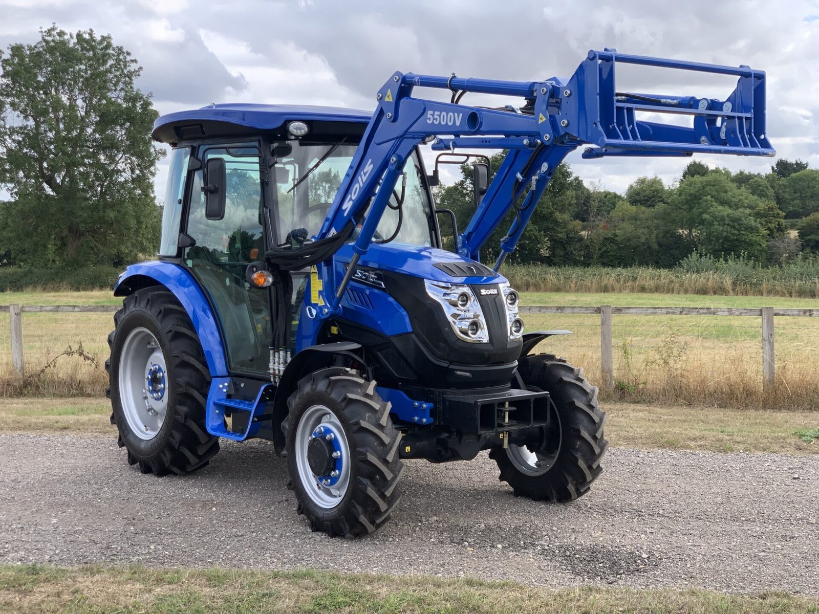 Solis S50, Allradantrieb, XL-Wendegetriebe, klimatisierte Kabine und Frontlader – Bild 2
