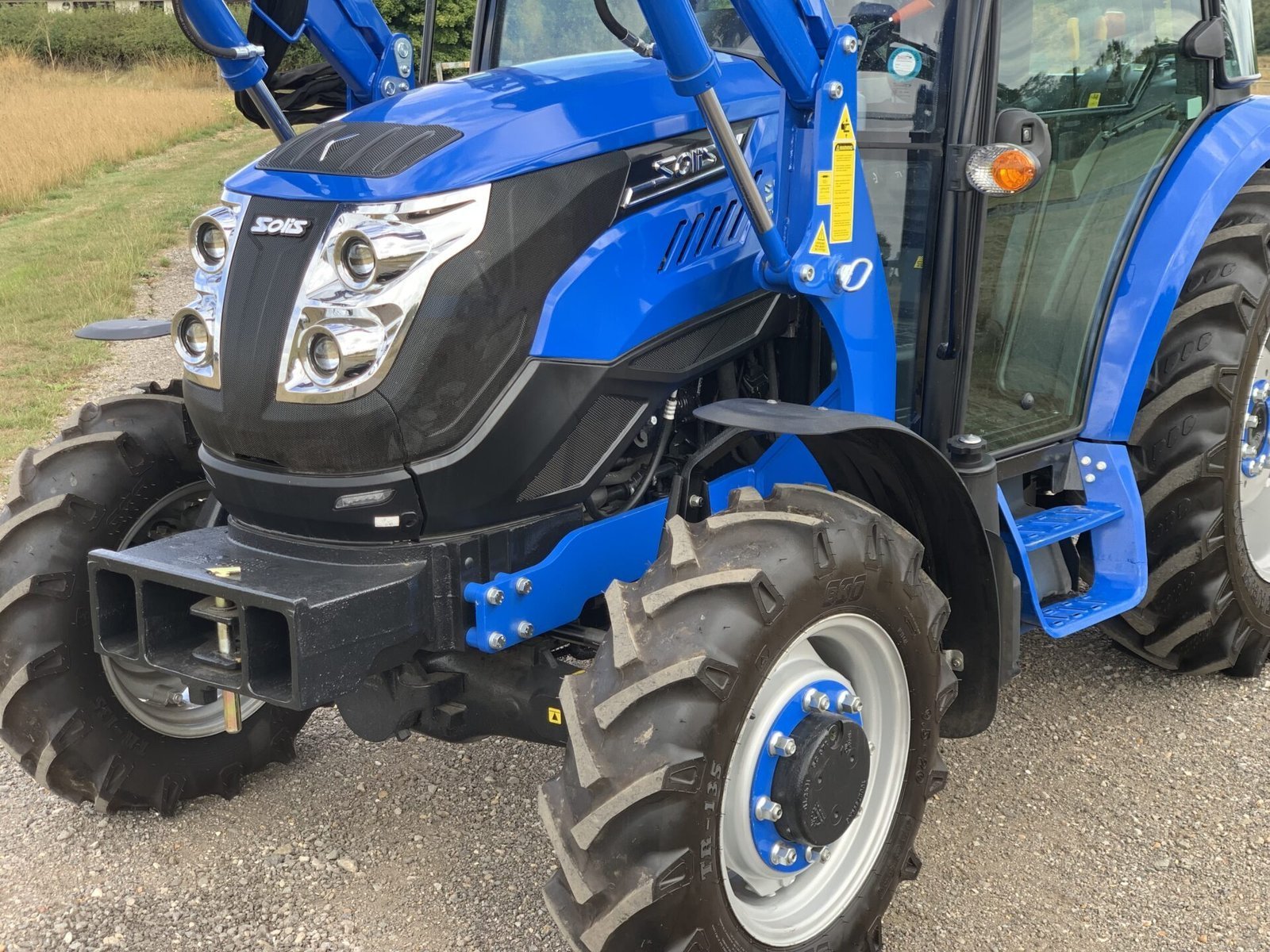 Solis S50, Allradantrieb, XL-Wendegetriebe, klimatisierte Kabine und Frontlader – Bild 4