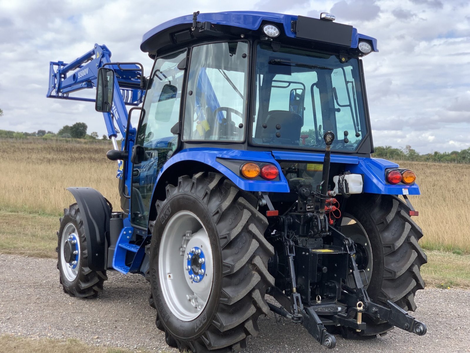 Solis S50, Allradantrieb, XL-Wendegetriebe, klimatisierte Kabine und Frontlader – Bild 5