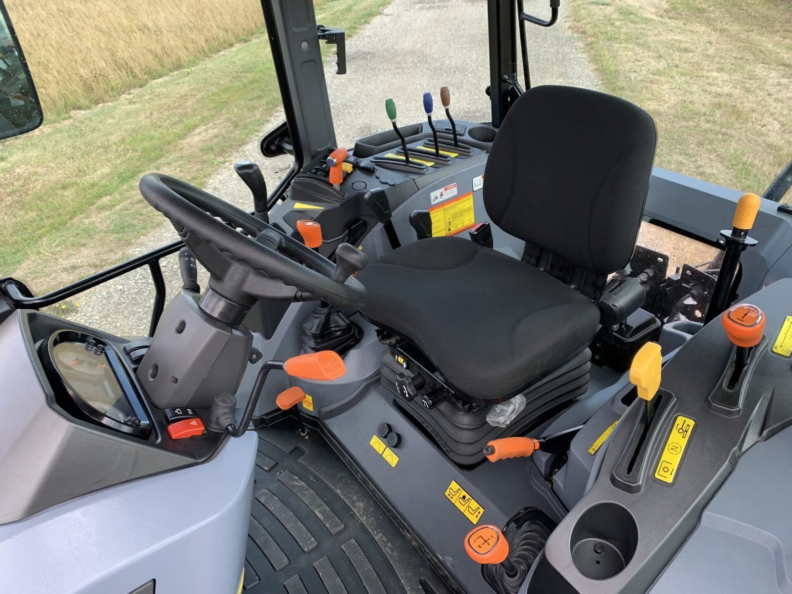 Solis S50, Allradantrieb, XL-Wendegetriebe, klimatisierte Kabine und Frontlader – Bild 7