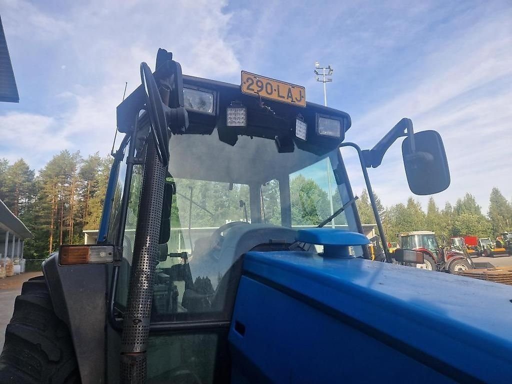 Ackerschlepper Allradantrieb mit Frontlader – 2000 – 101 PS – Bild 5